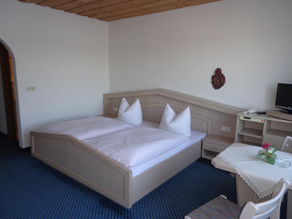 Hotel Am See Neubäu Chambre photo